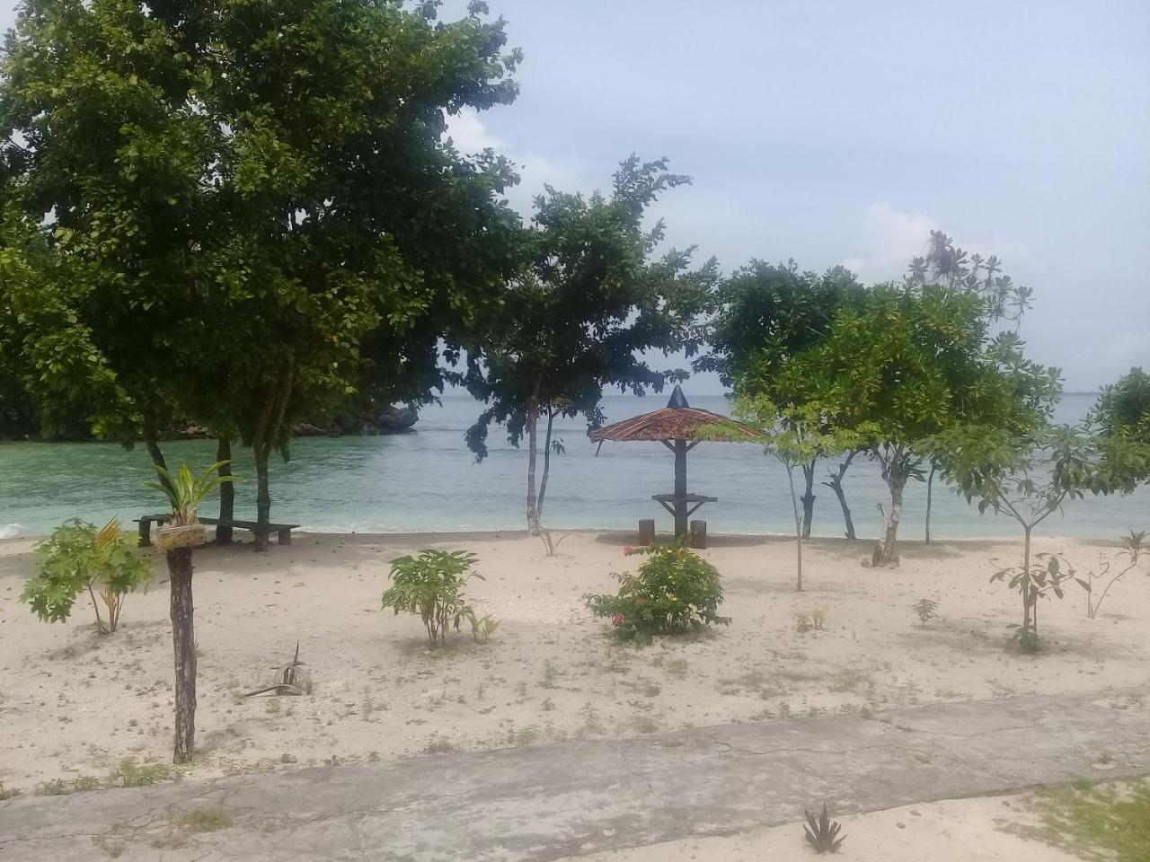 Nusa Nalan Beach Resort Rumah Olat Exterior foto